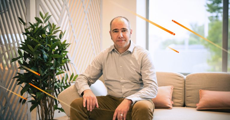 Image of IGA expert Robin Gorris in the office.