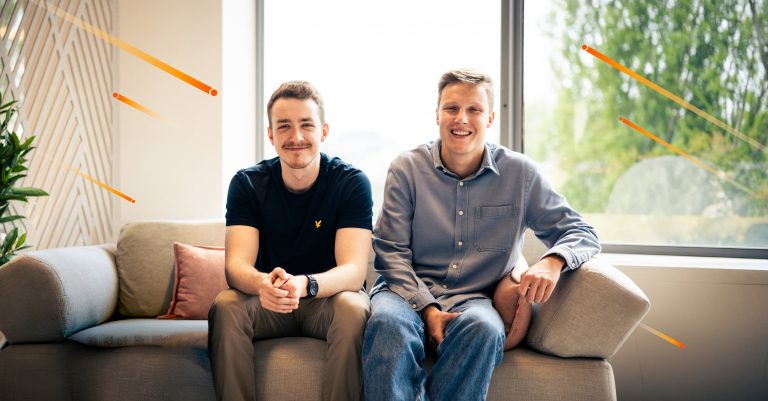 Image of Cybersecurity experts Kelvin Bogaerts and Andres Van der Steen in the office.