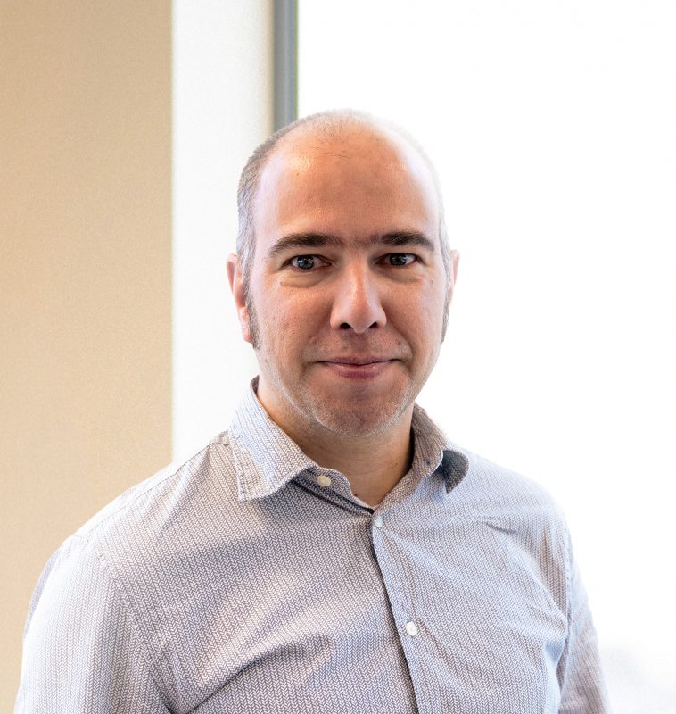 Image of IGA Expert Robin Gorris in the office.